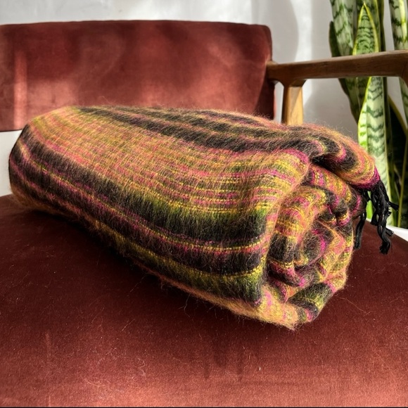 Himalayan Yak Wool Morning Meditation Blanket (Midnight with Gold/Pink/Green)